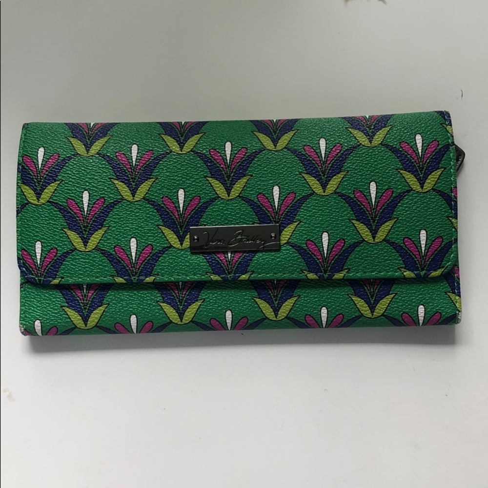 Vera Bradley Green Paisley Wallet Like New